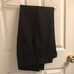 Men’s black dress pants, Van Heusen traveler. 33x32, good condition